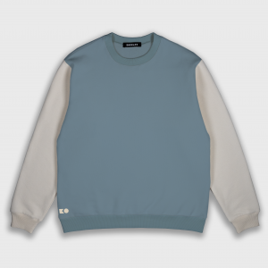 Color Blocking Sweatshirt aus Bio-Baumwolle in Hellblau mit Beigen Ärmeln.